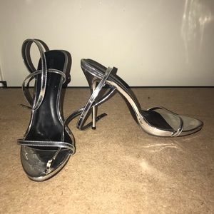 Sliver strapy heel